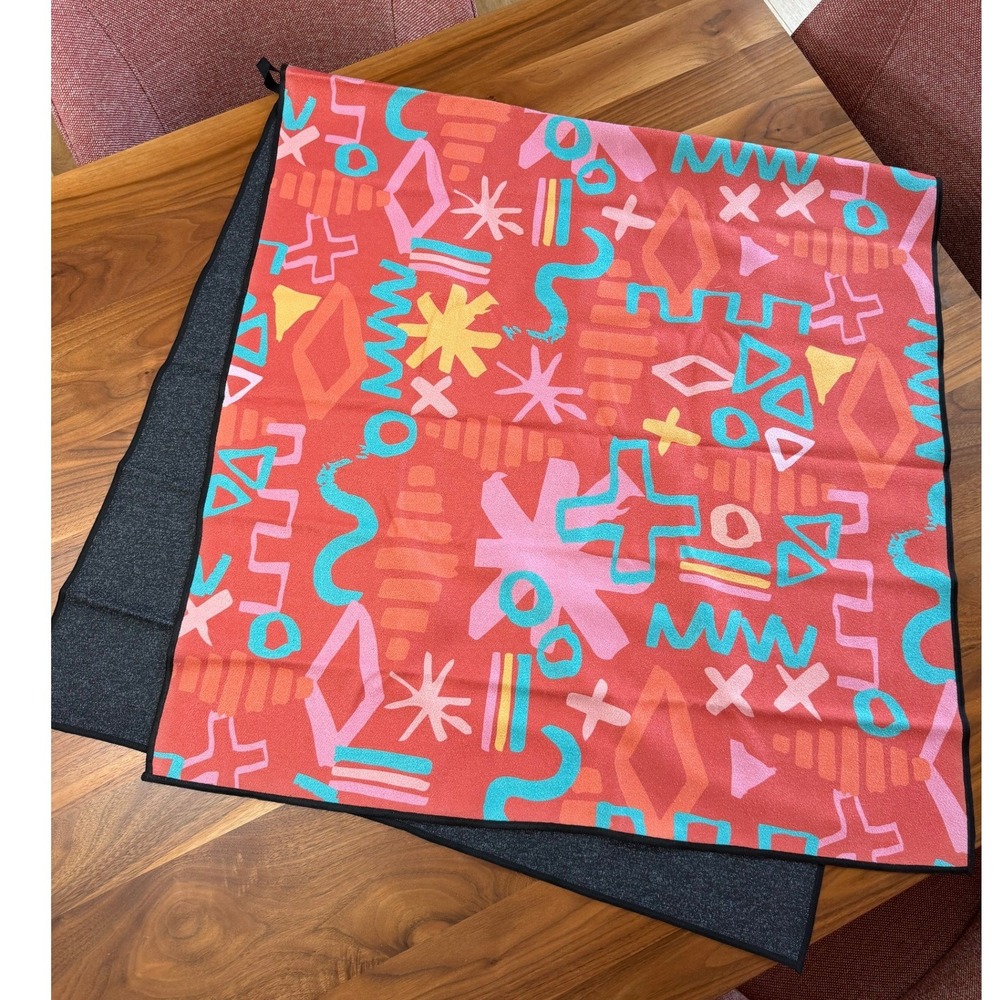 Two Geometry Beach Towels Red Green Abstract Geometric Microfiber Sand Resistant